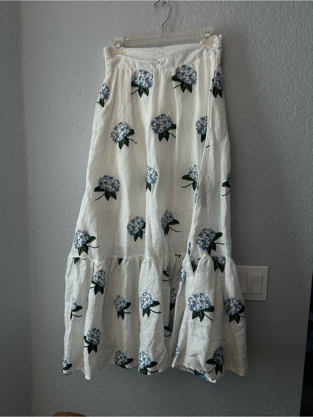Kiel James Patrick Hydrangea Embroidered Skirt in White - Picture 7 of 12